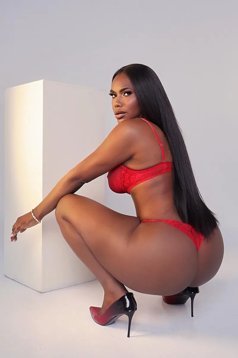 Perla Lohan brazil more active big dick and big ass, trans escort Αθήνα